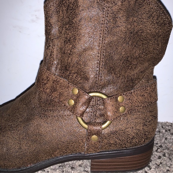 Boots - Picture 2 of 3